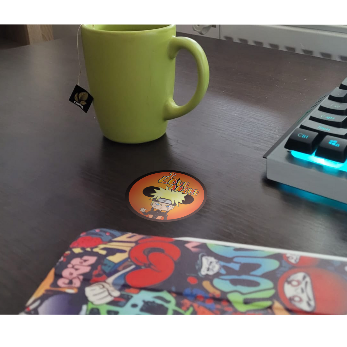 Sticker Personalizat pe birou.