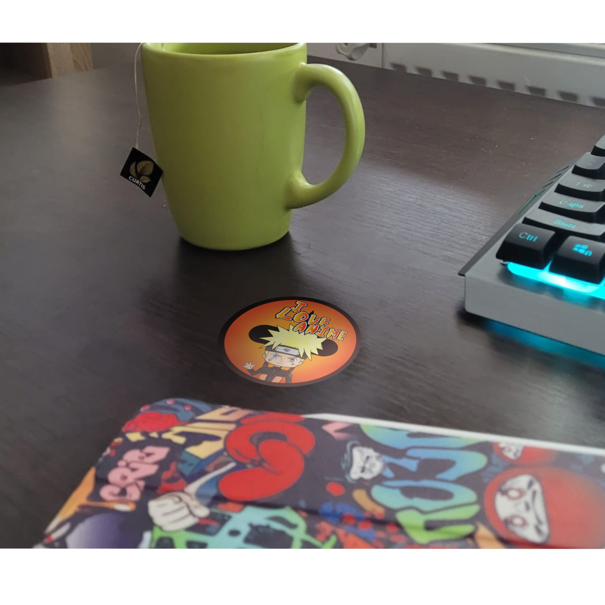 Sticker Personalizat pe birou.